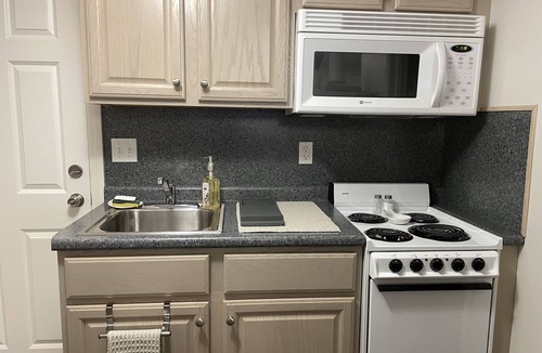 Ogunquit Apartment | One Room Studio A.Full kitchen Walk to beach,town.Sleeps 2 Indoor,outdoor Pool.
