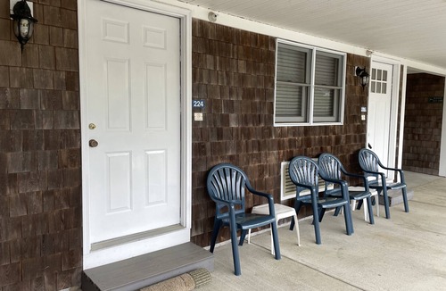 Ogunquit Apartment | One Room Studio A.Full kitchen Walk to beach,town.Sleeps 2 Indoor,outdoor Pool.