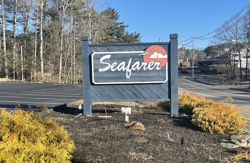 Ogunquit Apartment | One Room Studio A.Full kitchen Walk to beach,town.Sleeps 2 Indoor,outdoor Pool.