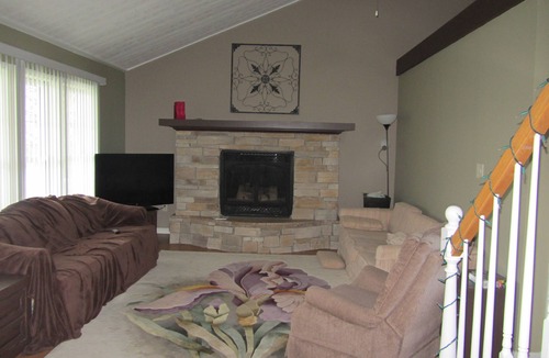 Bridgeport Cottage | Oneida Lake Vacation Rental- 3 miles from new Point Place Casino