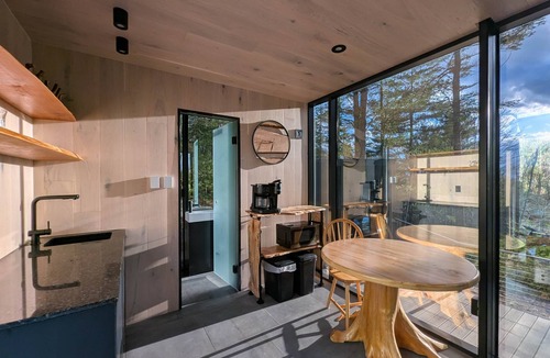 Jay Cabin | ÖÖD Whiteface at Jay - Scandinavian Mirror Cabin
