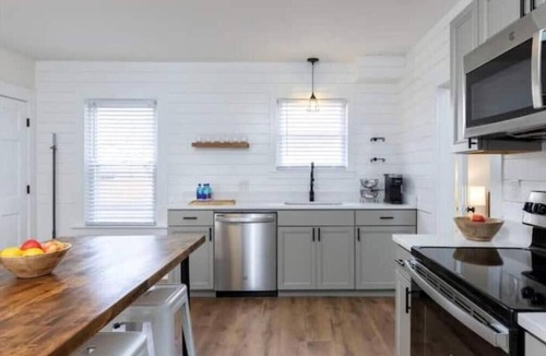 Mystic Apartment | Open Plan Mystic Center, Big 2BR w/Parking