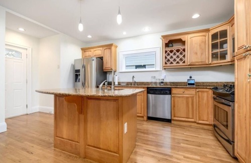 Black Rock Historic District House | Opuluxe Spacious 4 BR Ellsworth with Jacuzzi