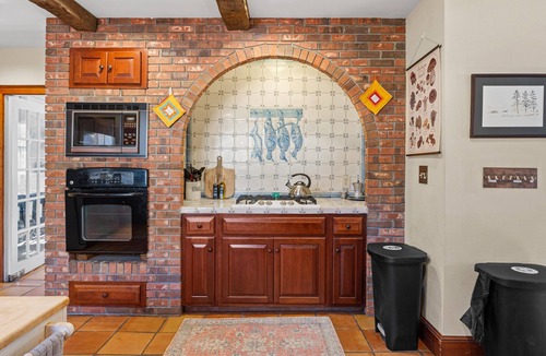 Bridgewater Corners House | OQ Farm Manse House: Animal Farm Stay