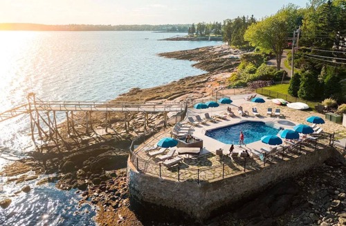 Boothbay Harbor Condo | Oriole Suite | Stone Fireplace + Woodland