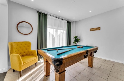 Oshawa House | Oshawa Family Haven - Luxury 7BR Villa with Cozy Fireplaces & Hot Tub