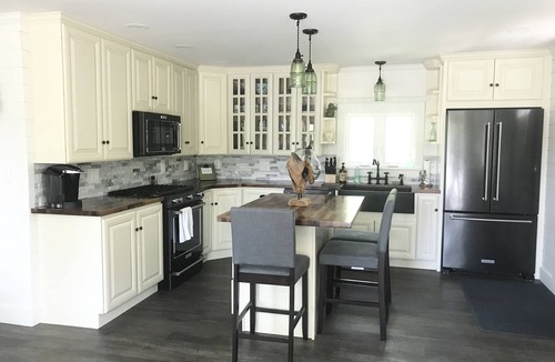 Nobleboro House | “Otter Getaway” Cozy Damariscotta Lake Year Round Cottage