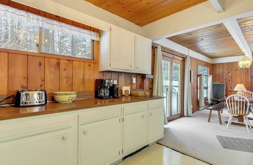 West Dover Cottage | Outdoor Adventure Hub! Family Home in West Dover