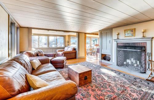 Tamworth House | Outdoor Fireplace & Pool Table: Tamworth Home!