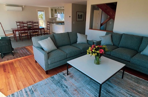 Off Broadway House | Outfield Retreat