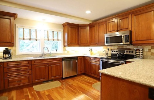 Campton House | Owl`s Nest 4 bedroom home with Mountain Views!