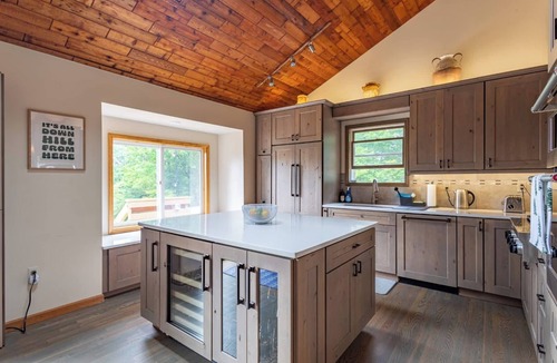 Highmount House | Owl's Perch: 5 Mins to Belleyare for Hiking+Skiing