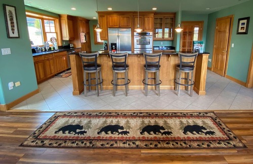 Bethlehem House | P5 Ski-in Ski-out Presidential View, single fam w/garage, pool table, ping pong, Dog Friendly!