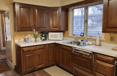 Ithaca House | PaddockHouse - Perfect 4 PorchFest! Covered parkng Fenced yard Performance Porch