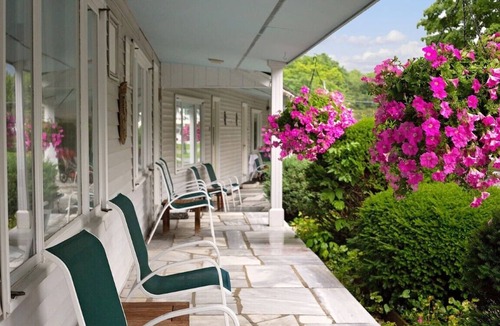 Manchester Center Resort | Palmer House Resort - Deluxe Two Double Beds 1
