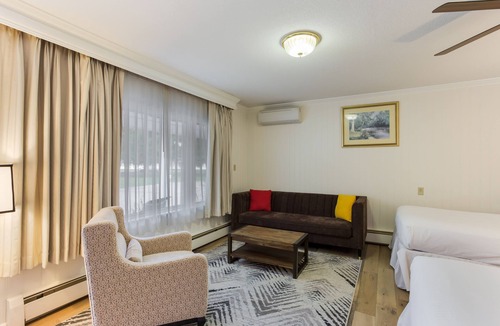Manchester Center Resort | Palmer House Resort - Deluxe Two Double Beds 4