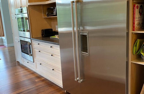 Middletown House | Paradise Found (walk to 2nd Beach)