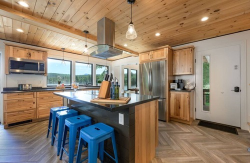 Conway Cabin | Paradise on Pequawket | Lakefront | Hot Tub | New