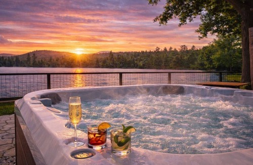 Conway Cabin | Paradise on Pequawket | Lakefront | Hot Tub | New