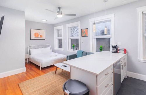 Fenway–Kenmore Apartment | Park42-0/1 · Cozy Central Fenway Studio