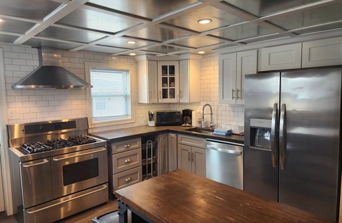 Hampton House | Party On The Porch! ♡ Huge Modern Beach House Steps To The Sand and Strip!