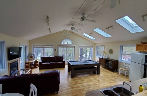 Lanark Highlands Cottage | Patterson Lake Retreat - Deerview Cottage - Waterfront
