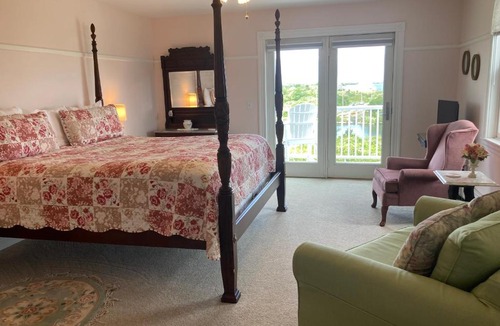 Block Island Hotel | Payne's Harbor View Inn