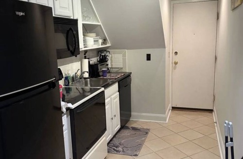 Downtown Apartment | Peaceful 2-bedroom apartment in wonderful Stamford with WiFi, AC