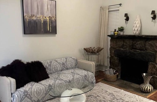 Downtown Apartment | Peaceful 2-bedroom apartment in wonderful Stamford with WiFi, AC