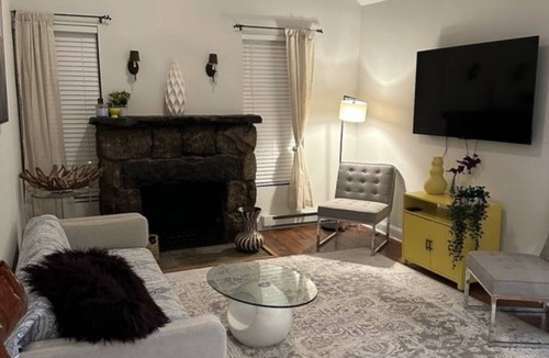 Downtown Apartment | Peaceful 2-bedroom apartment in wonderful Stamford with WiFi, AC