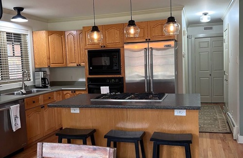 Jamaica House | Peaceful 3-bedroom+loft house perfect for relaxing stays close to Stratton