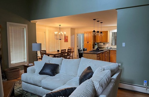 Jamaica House | Peaceful 3-bedroom+loft house perfect for relaxing stays close to Stratton