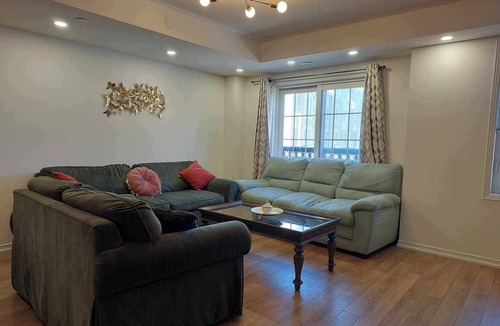 Durham Region House | Peaceful 4-bedroom townhome with AC in charming Oshawa