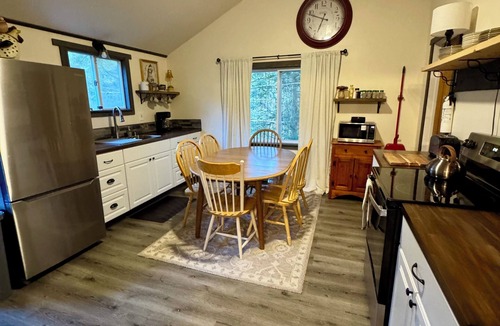 Winchester House | Peaceful and relaxing cottage steps from Forest Lake.