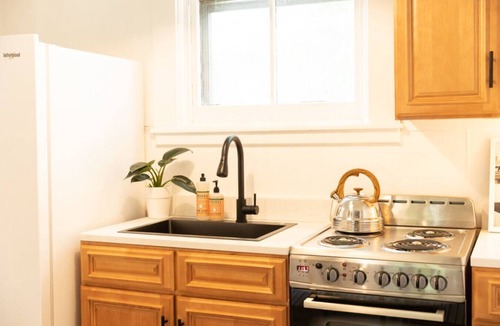Newtonville Apartment | Peaceful, Artsy North Troy Riverview Apt