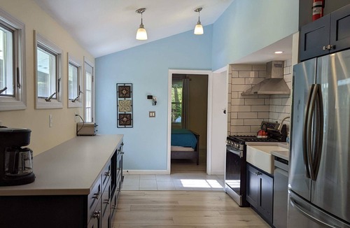 North Pomfret House | Peaceful Brookside North Pomfret Cottage