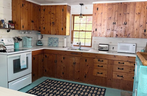 Mattapoisett Cottage | Peaceful cottage in quaint Mattapoisett beach community.