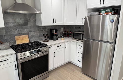 Queens House | Peaceful cozy 3-bedroom house with AC in Queens.