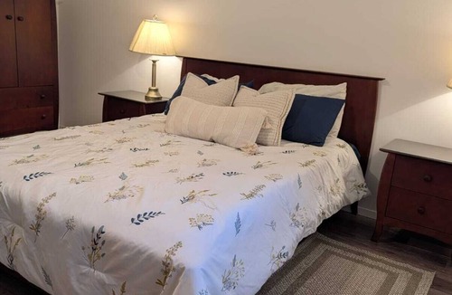 Beeton Other | Peaceful Farm Retreat in Small Town Beeton, Spacious & Cozy