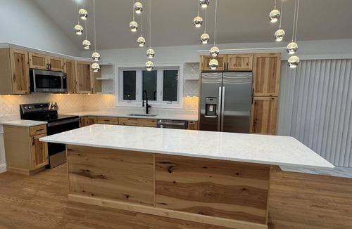 Tiverton House | Peaceful Getaway - 3 bed home water Views, walk to Bally‘s Casino, Tiverton RI!