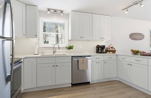 Alton Bay House | Peaceful Getaway Close to Lake Boating, Hiking, Skiing