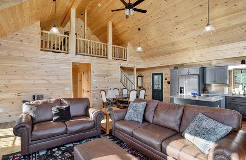 Athens Cabin | Peaceful Lakefront Cabin w/Private Dock and Kayaks