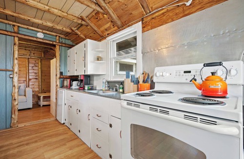 Brooklin Cottage | Peaceful Oceanfront 1-bedroom Cottage in Brooklin Stunning Sunsets