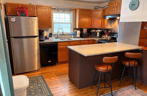 Oakland House | Peaceful retreat on farm minutes to lake. Bring kayak or canoe!