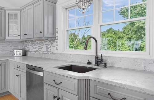 Jamestown Shores House | Peaceful Retreat with Beautiful Sunsets and Bay Views