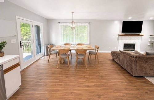 North Olmsted House | Peaceful Tree-Lined Retreat Near Cleveland
