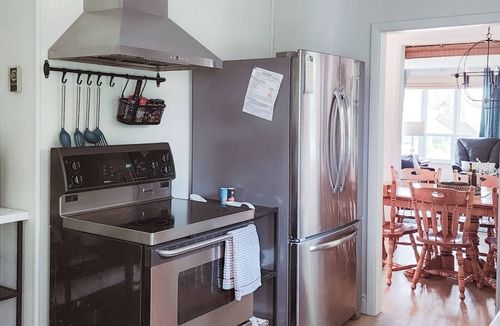 Southampton Cottage | "Peaceful Waterside Getaway: Sleeps 8, Short Stroll to Shops"