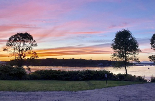 Peaks Island Cottage | Peaks Island Peak-A-Blue Cottage sleeps 8