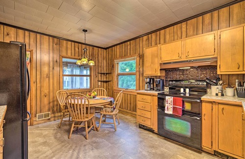 Town of Milo House | Penn Yan Escape w/Yard, 1 Mi to Keuka Lake!