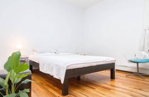 Chinatown Apartment | Perfect 1-bdrm with bath in funky Lower East Side